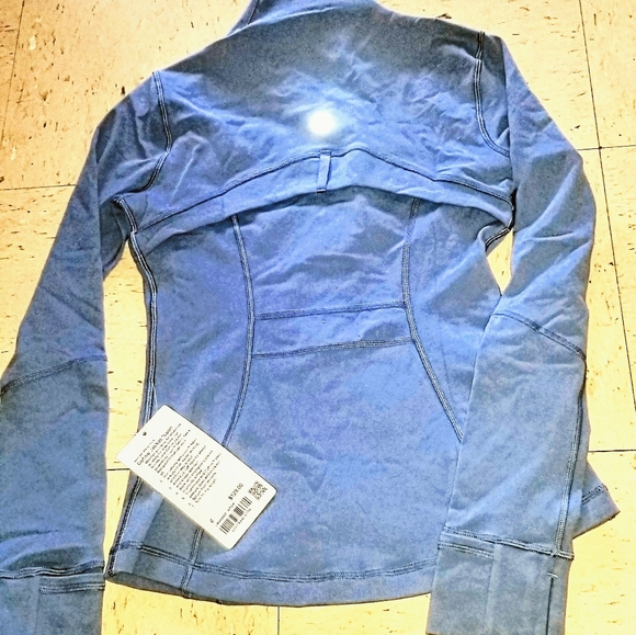 Lululemon size 6 define sweater retail price at $128, and is a Perry winkle blue - Picture 2 of 4